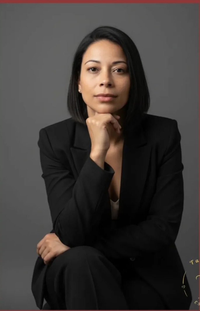 Taina Sá - Bióloga Esteta